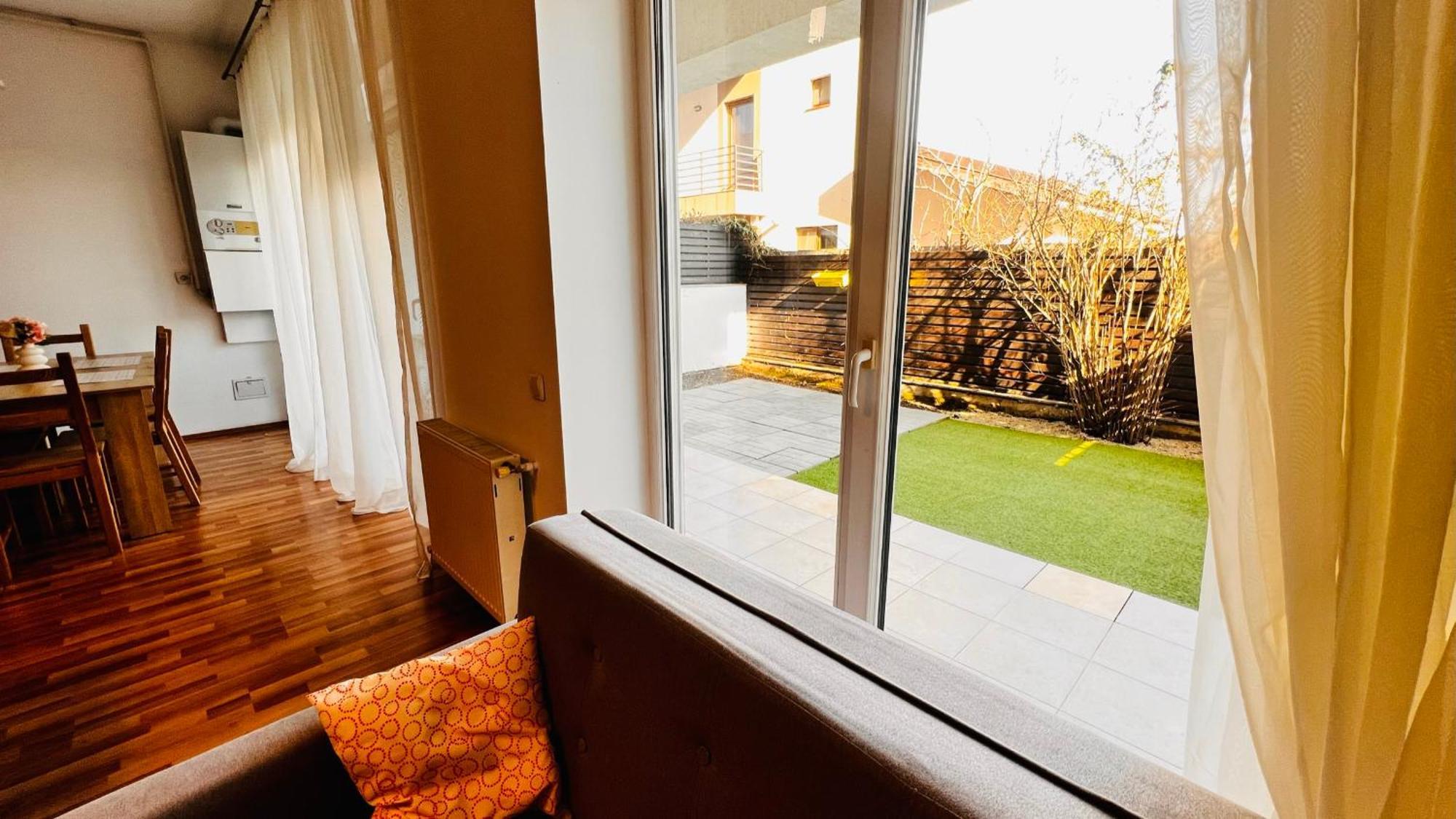 Otopeni Airport Apartment With Private Garden Buitenkant foto