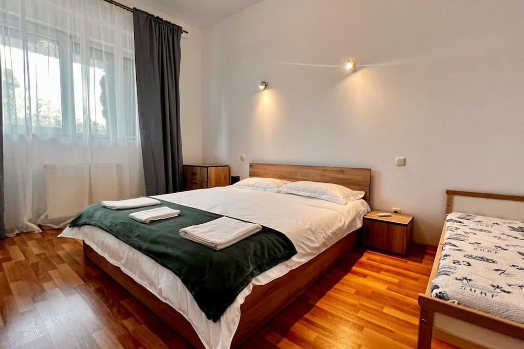 Otopeni Airport Apartment With Private Garden Buitenkant foto