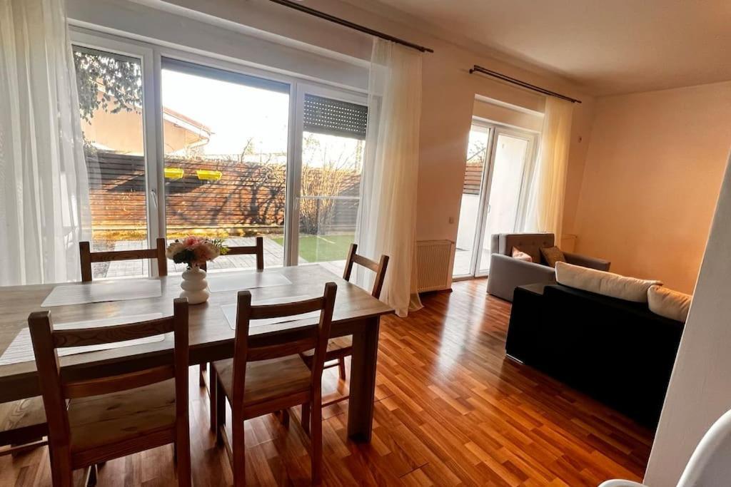 Otopeni Airport Apartment With Private Garden Buitenkant foto